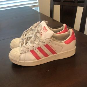 Cute 💕🤍 pink and white adidas girls